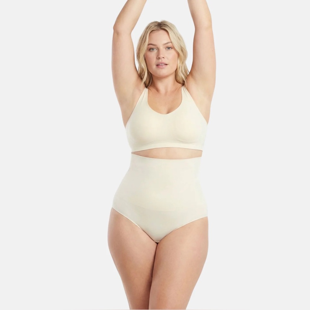 Underoutfit Must Have high waist panty brief size L
